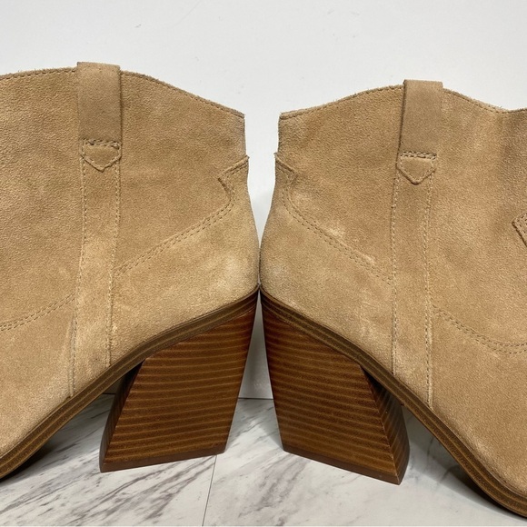 New! Vince Camuto Gredile Tan Suede Pointy Toe Bootie 11M - Picture 9 of 16